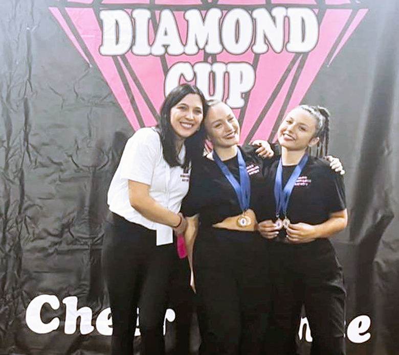 Mετάλλια για τις cheerleaders Estrellas στο “Diamond Cheer Open Christmas Cup”!